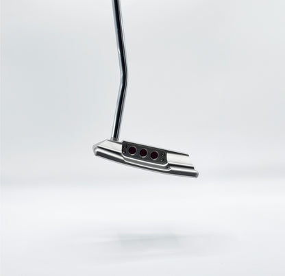 SCOTTY CAMERON “STUDIO STYLE SQUAREBACK 2025” PUTTER – 35” (NUEVO)