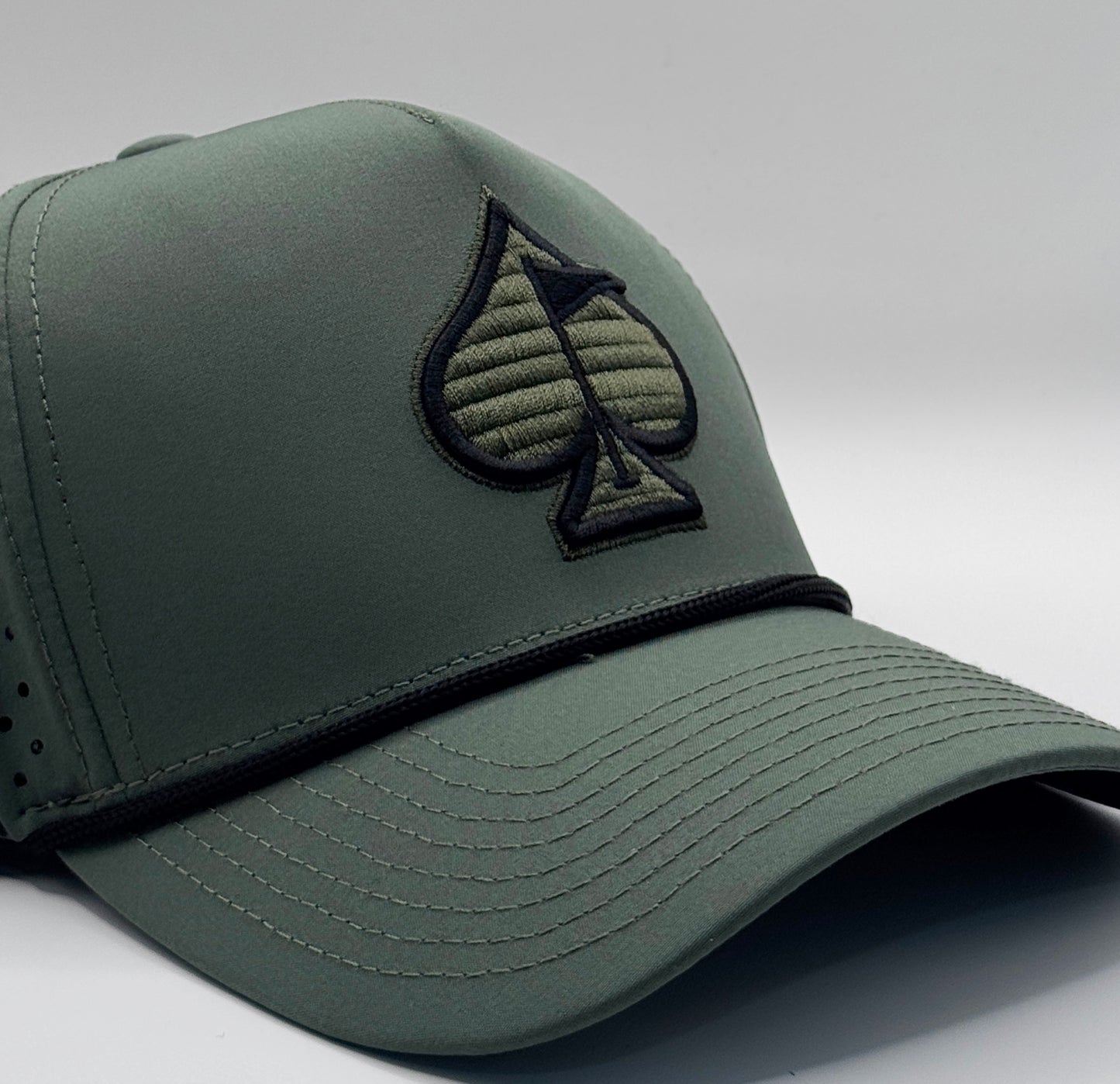 PINS & ACES – PERFORATED ROPE HAT
